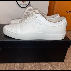 CHANEL White CC logo Sneakers 36